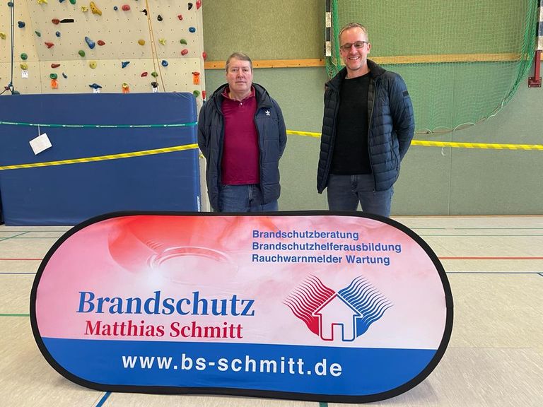 Werbebanner mit Thomas Odenwald (1. Vorsitzender TSV Hagen 1860 Basketball)Matthias Schmitt