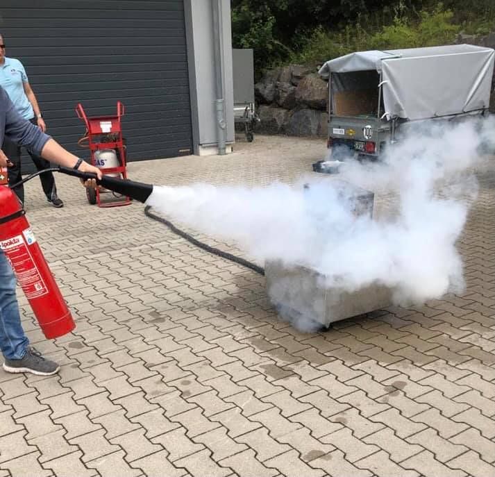 Löschübung am Firetrainer